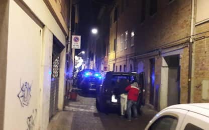 Pesaro, agguato in pieno centro: un uomo ucciso a colpi di pistola