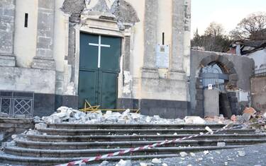 6terremoto-etna-crollo-chiesa-ansa