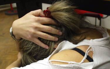Treviso, tenta di dare fuoco alla figlia perché troppo “occidentale”
