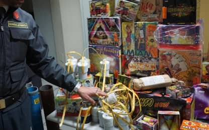 Vendita illecita di fuochi d'artificio al mercato, 6 denunce a Torino