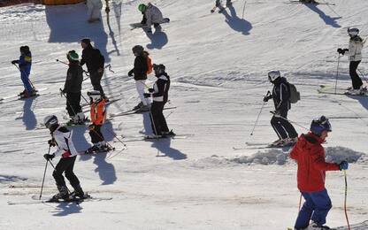 Cade con gli sci nel Lecchese, grave un ragazzo di 14 anni