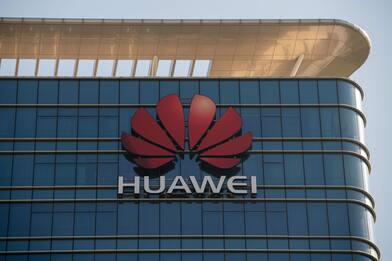 Huawei, il fondatore replica agli Usa: “Non ci possono schiacciare”