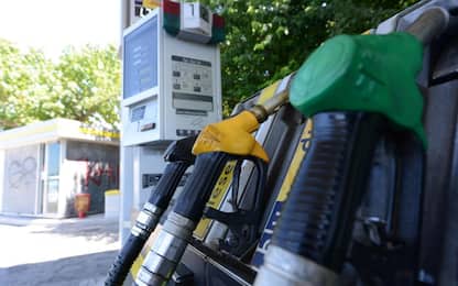 Sciopero benzinai il 6 febbraio, i sindacati: Mef nega rimborso carte
