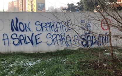 Milano, scritta di minacce contro Salvini in zona Ticinese
