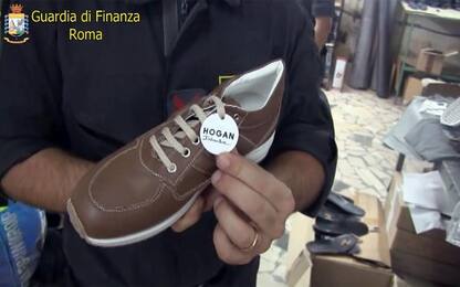 Napoli, guardia di finanza sequestra 140mila scarpe contraffatte