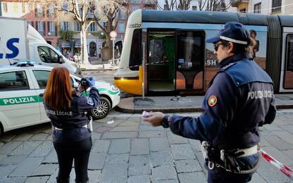 Milano, pedone investito da un tram a Porta Romana: è grave