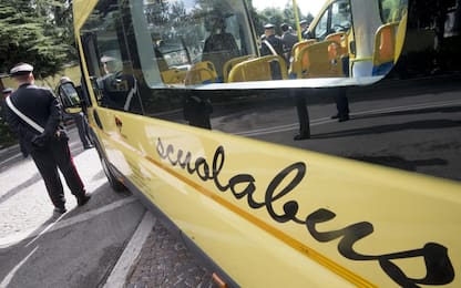 Asti, aggressioni a autista scuolabus per campo rom: servizio sospeso