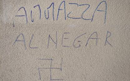 Scritte razziste a Melegnano, sabato manifestazione di solidarietà