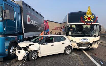 Maxitamponamento: nove feriti. Riaperto tratto A1 a sud di Milano