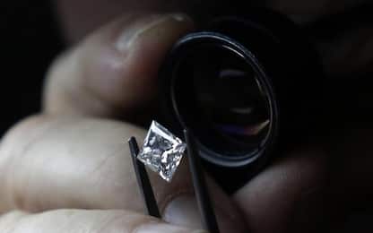 Truffa diamanti, sequestro beni per 34 milioni: tra le vittime Vasco