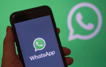WhatsApp per iOS, in fase di test la ricerca dei messaggi per data