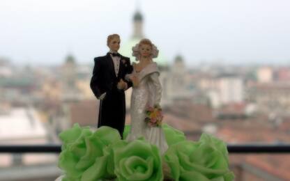 Maltempo, municipio allagato nel Napoletano: atti nozze firmati fuori