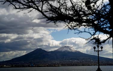 07-maltempo-neve-vesuvio-ansa