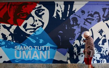 Milano, inaugurato il murales contro il razzismo all'Ortica