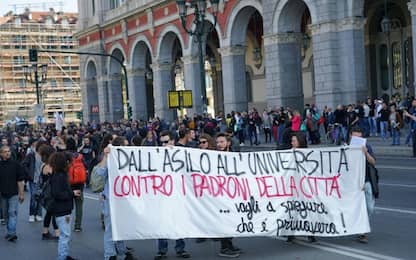 Corteo degli anarchici a Torino: quattro arresti e nove denunce