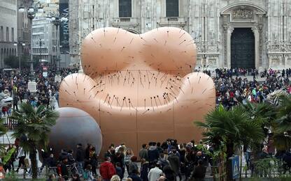 Milano cambia look: in Duomo la ‘Maestà sofferente’ di Gaetano Pesce
