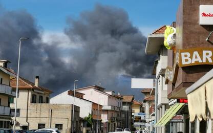 Incendio ad Ascoli Piceno, a fuoco azienda di materie plastiche. VIDEO