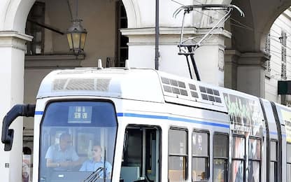 Torino, clochard muore travolto da un tram in corso Vittorio Emanuele
