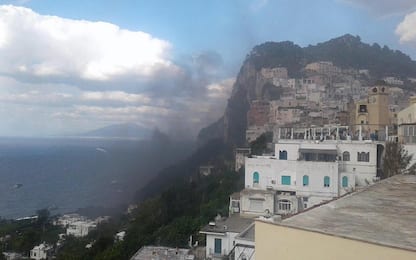 Incendio a Capri sul Monte Castiglione, forse per una sigaretta