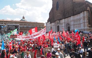 Cortei in tutta Italia. Concertoni Roma e Taranto