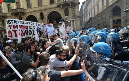 1 maggio, a Torino scontri tra polizia e No Tav. FOTO