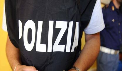 Fiumicino, aggredisce una donna e dei poliziotti: arrestato