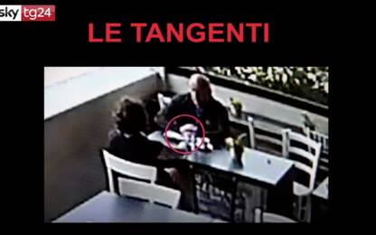 Tangenti Lombardia, mazzette pagate al tavolino del bar. VIDEO