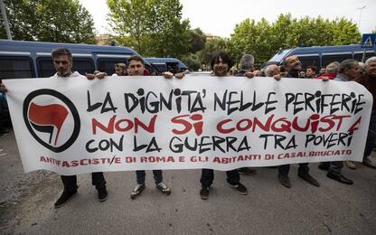 Roma, tensione a sit-in antifascista a Casal Bruciato. FOTO