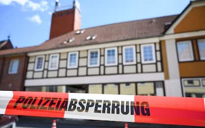Germania, lo strano caso di 5 omicidi e una balestra