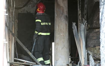 Cuneo, incendio in una cascina: ingenti danni