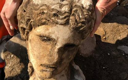 Roma, scavi sotto il Campidoglio: emerge la testa di una divinità