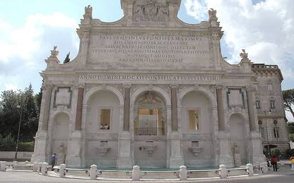 Fendi restaura due fontane storiche di Roma. Virginia Raggi ringrazia