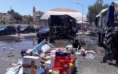 Gela, bombola a gas esplosa al mercato: 5 feriti in prognosi riservata