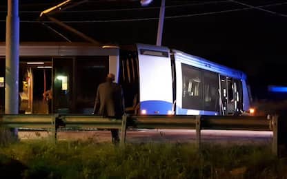 Padova, deraglia tram monorotaia: autista ferito, 4 passeggeri contusi