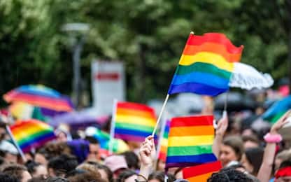 Asti, al via il primo gay pride: circa 2mila manifestanti in piazza