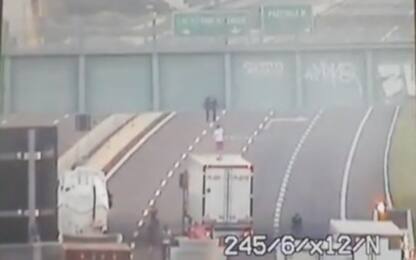 Pozzuolo Martesana, camionista salva ragazzo dal suicidio. VIDEO