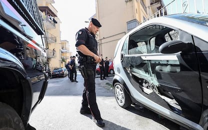Napoli, 50 colpi di pistola e bomba carta esplosa: indagini in corso