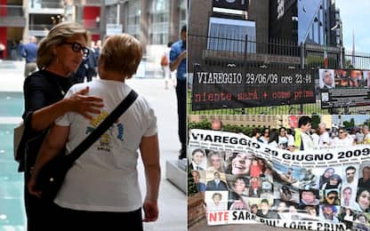 Strage Viareggio, familiari vittime davanti al tribunale