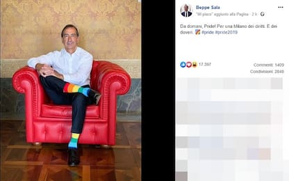 Gay pride, sindaco Sala in calze arcobaleno "per Milano dei diritti"