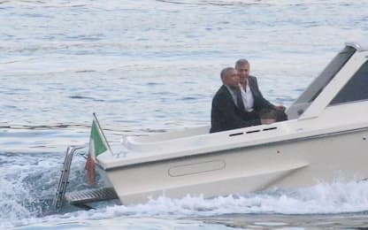 Obama e Clooney sul lago di Como, l'uscita in barca. FOTO