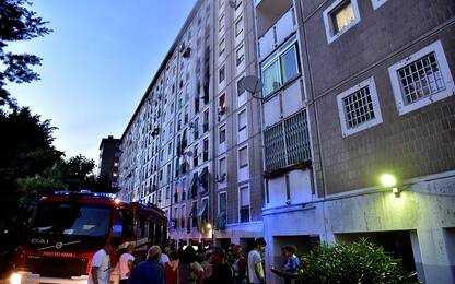 Milano, fumo da un palazzo a Famagosta: forse corto circuito