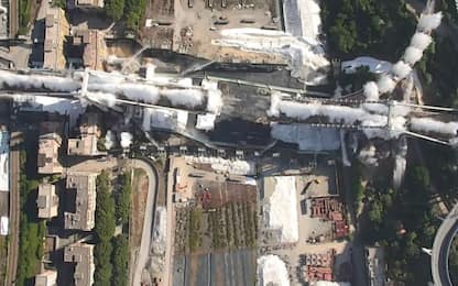 Genova, la demolizione del Ponte Morandi vista dall'alto: il video