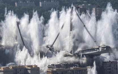 Genova, la demolizione del Ponte Morandi