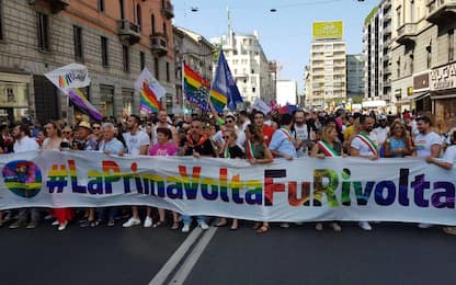 Milano Gay Pride 2019, la città si tinge d'arcobaleno. FOTO