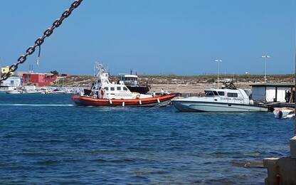 Migranti, soccorso barcone con 55 persone: 11 portate a Lampedusa