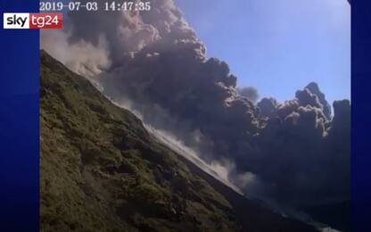 Eruzione Stromboli, le immagini ravvicinate dell’esplosione. VIDEO