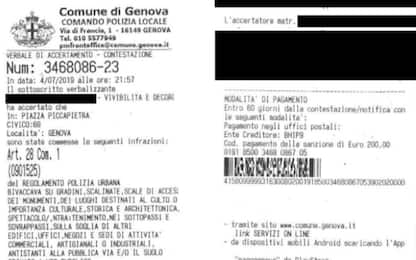 Genova, clochard multato: 200 euro perché "bivaccava sui gradini"
