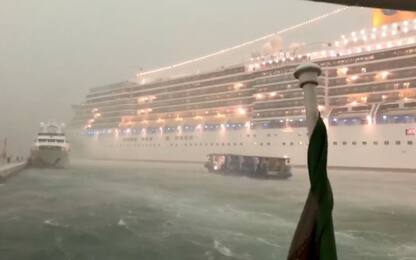 Venezia, nave da crociera sbanda e rischia incidente. VIDEO