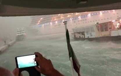 Venezia, rabbia e paura a bordo dello yacht: "Delinquenti". VIDEO