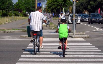 Codice della strada, casco obbligatorio in bici fino ai 12 anni